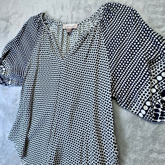 Philosophy Republic Clothing Tops - Philosophy Republic Clothing Women's Navy Heart Print Blouse XS Anthropologie